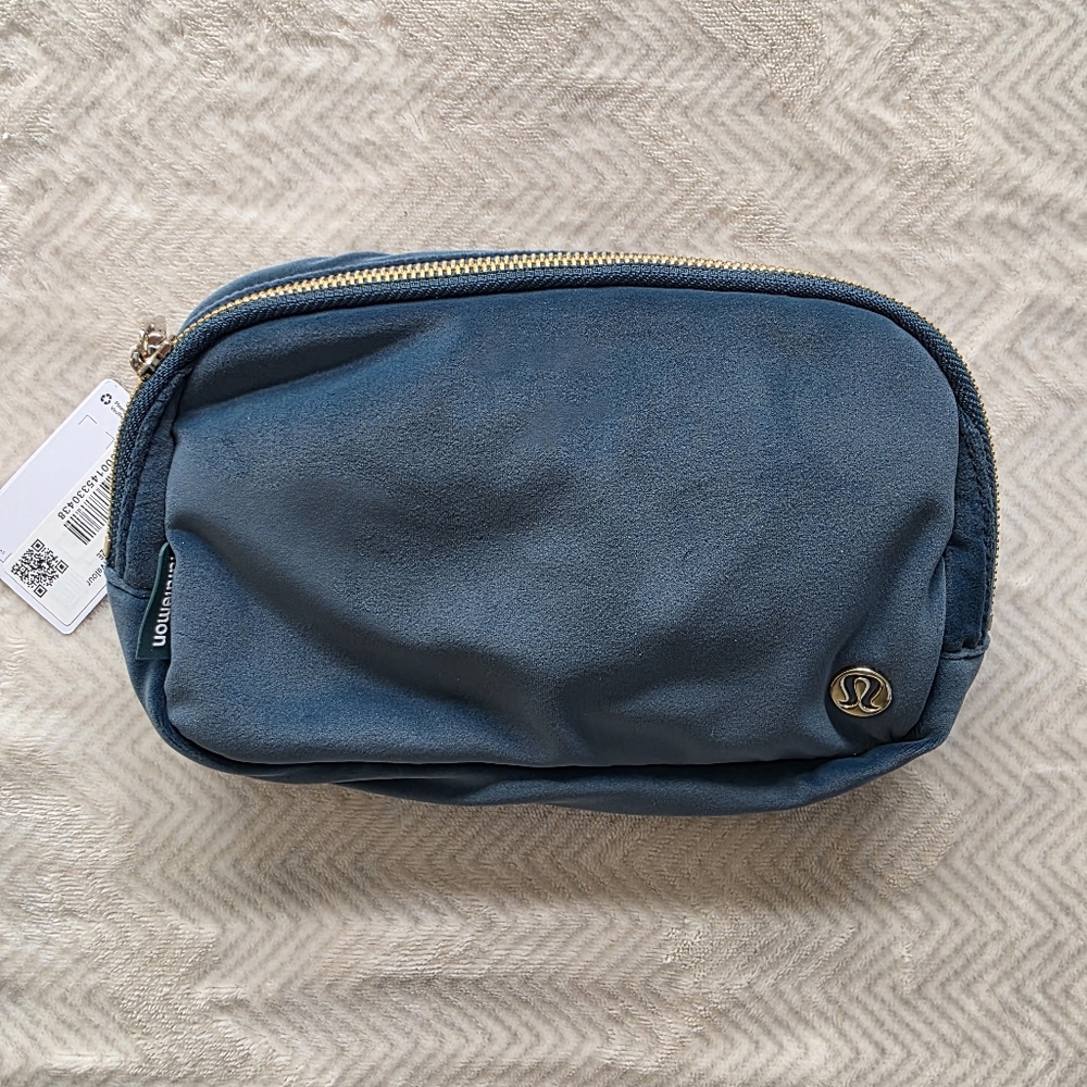 Lululemon Velour Everywhere Belt Bag 1L